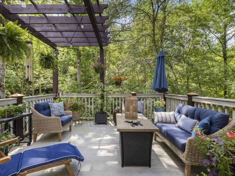 465 Verdi Lane, Sandy Springs, Georgia 30350, 6 Bedrooms Bedrooms, ,7 BathroomsBathrooms,Residential,Sold,465 Verdi Lane,7492545