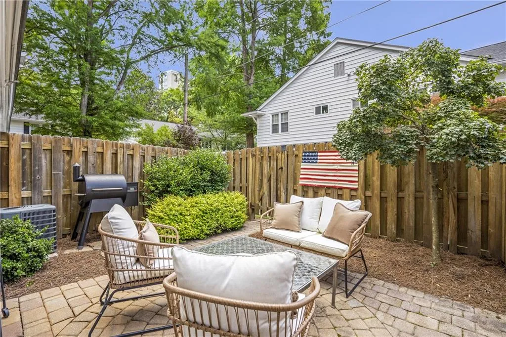 136 Peachtree Memorial Drive Nw Unit Ri2, Atlanta, Georgia 30309, 2 Bedrooms Bedrooms, ,1 BathroomBathrooms,Residential,For Sale,136 Peachtree Memorial Drive Nw Unit Ri2,7680504