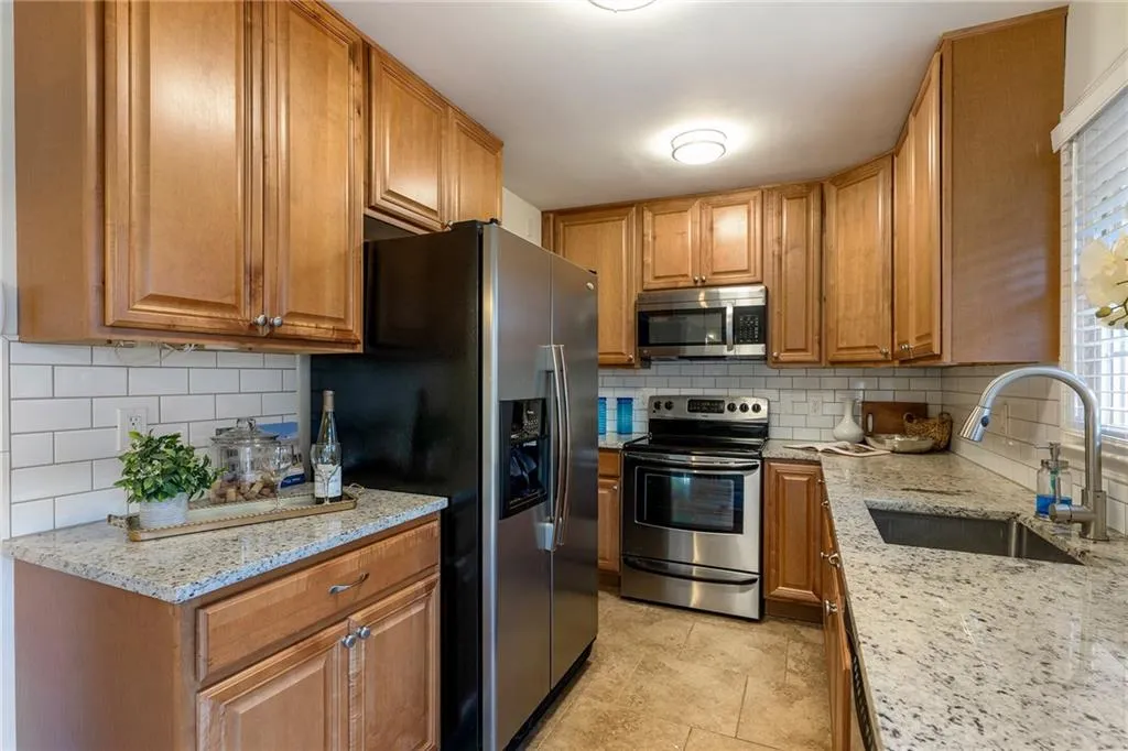 136 Peachtree Memorial Drive Nw Unit Ri2, Atlanta, Georgia 30309, 2 Bedrooms Bedrooms, ,1 BathroomBathrooms,Residential,For Sale,136 Peachtree Memorial Drive Nw Unit Ri2,7680504