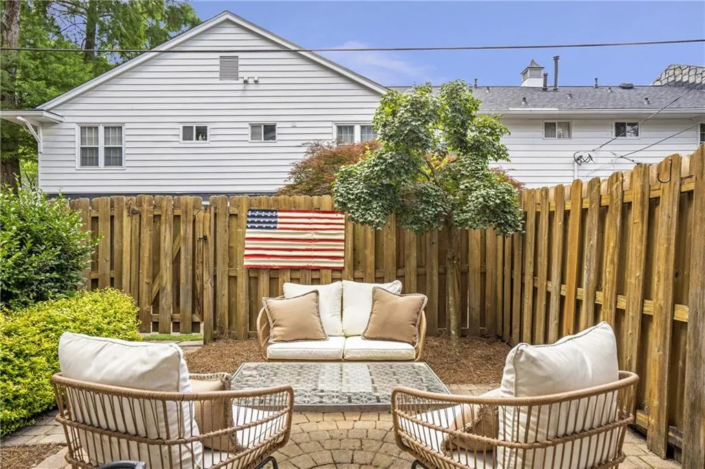 136 Peachtree Memorial Drive Nw Unit Ri2, Atlanta, Georgia 30309, 2 Bedrooms Bedrooms, ,1 BathroomBathrooms,Residential,For Sale,136 Peachtree Memorial Drive Nw Unit Ri2,7680504