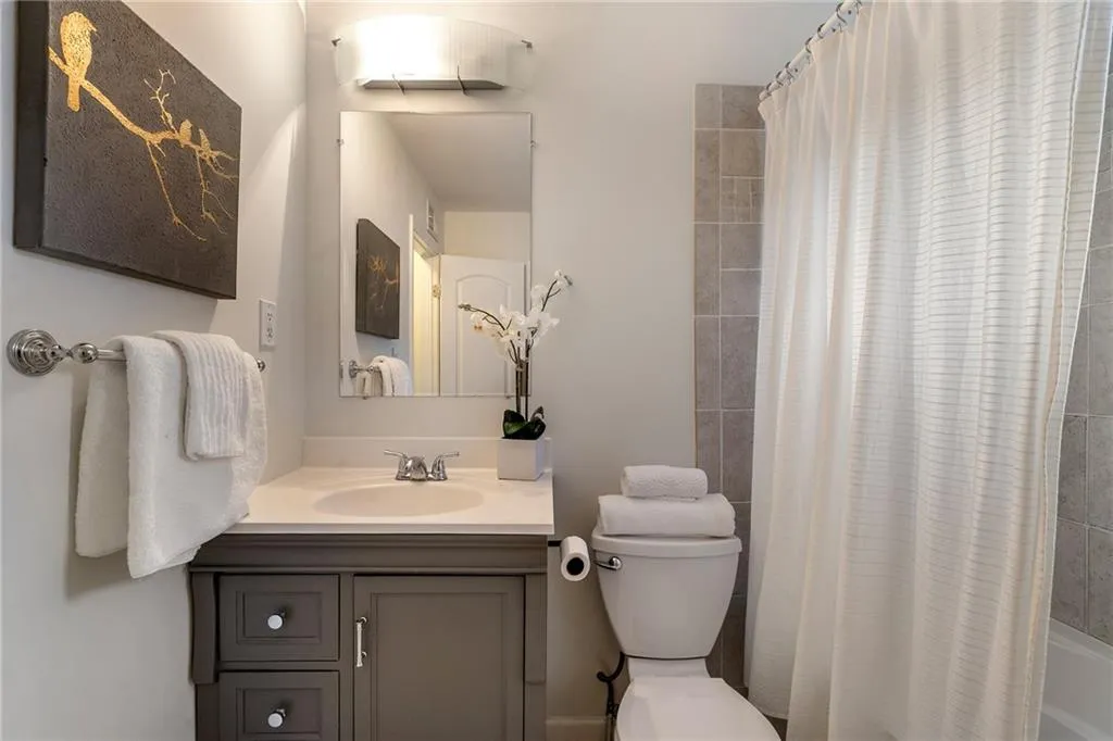 136 Peachtree Memorial Drive Nw Unit Ri2, Atlanta, Georgia 30309, 2 Bedrooms Bedrooms, ,1 BathroomBathrooms,Residential,For Sale,136 Peachtree Memorial Drive Nw Unit Ri2,7680504
