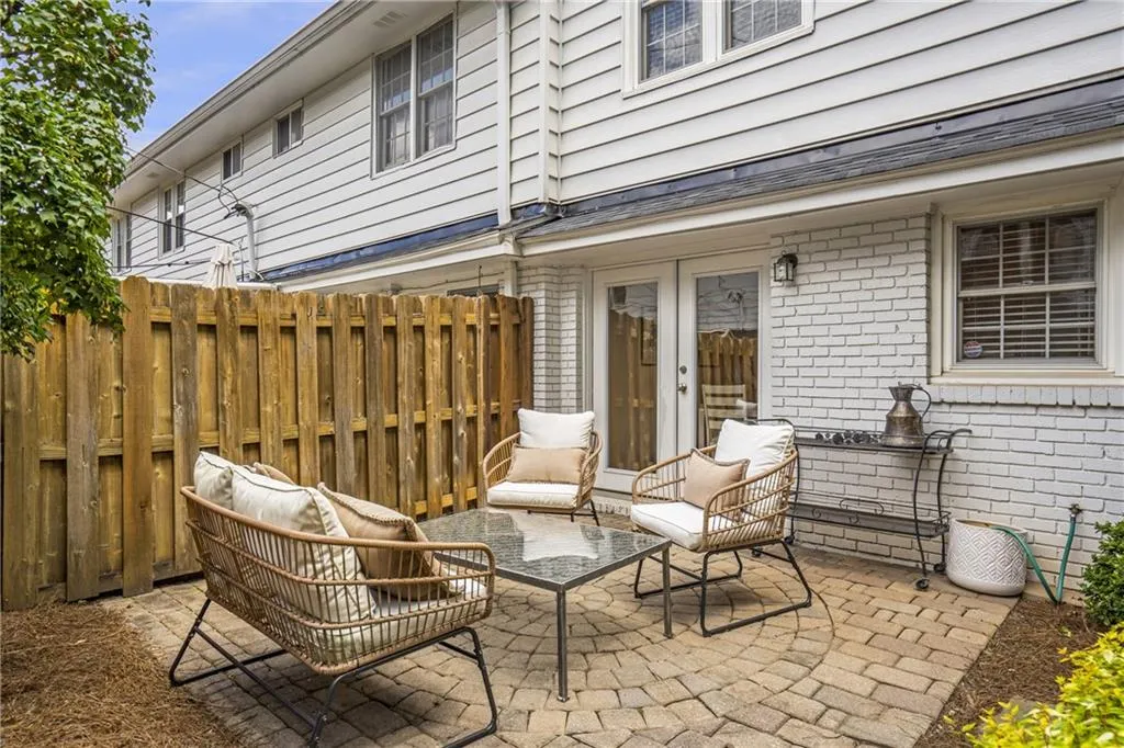 136 Peachtree Memorial Drive Nw Unit Ri2, Atlanta, Georgia 30309, 2 Bedrooms Bedrooms, ,1 BathroomBathrooms,Residential,For Sale,136 Peachtree Memorial Drive Nw Unit Ri2,7680504