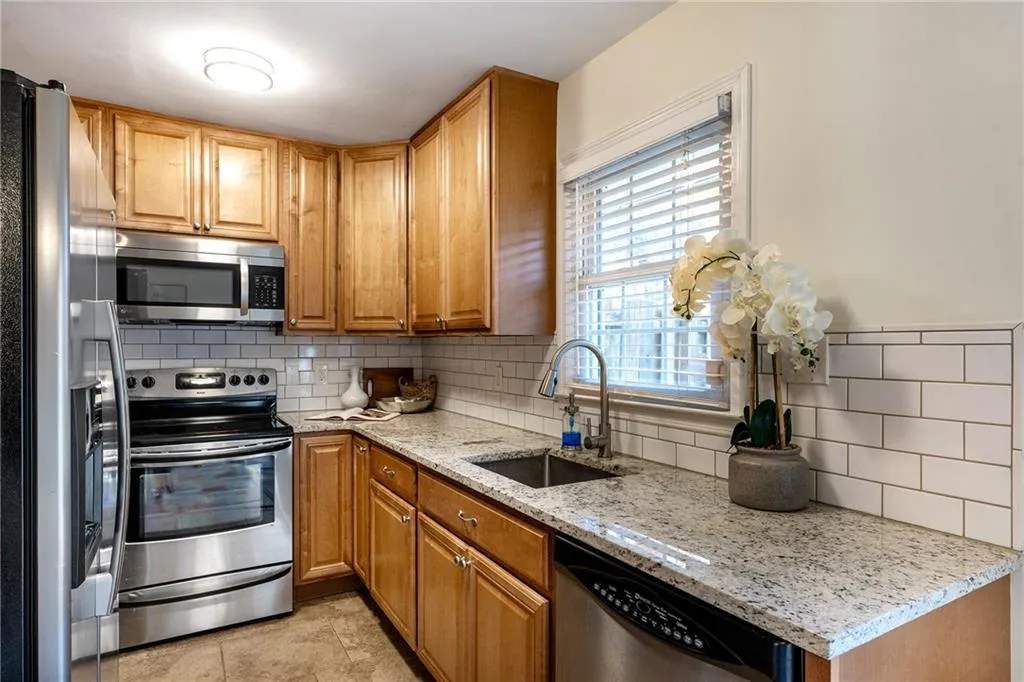 136 Peachtree Memorial Drive Nw Unit Ri2, Atlanta, Georgia 30309, 2 Bedrooms Bedrooms, ,1 BathroomBathrooms,Residential,For Sale,136 Peachtree Memorial Drive Nw Unit Ri2,7680504