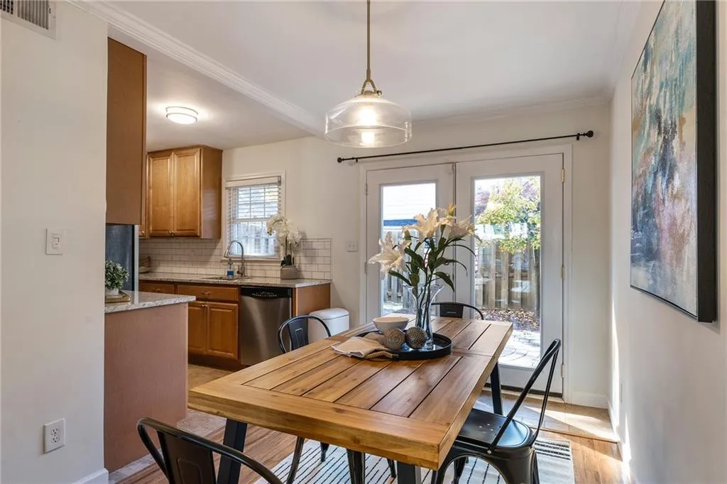 136 Peachtree Memorial Drive Nw Unit Ri2, Atlanta, Georgia 30309, 2 Bedrooms Bedrooms, ,1 BathroomBathrooms,Residential,For Sale,136 Peachtree Memorial Drive Nw Unit Ri2,7680504