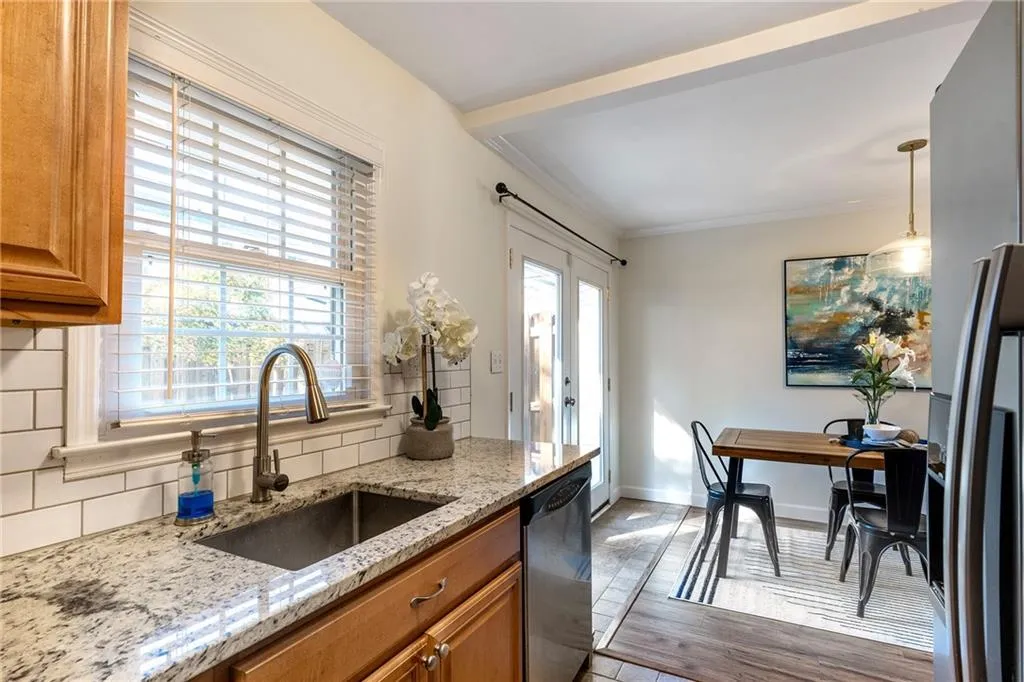 136 Peachtree Memorial Drive Nw Unit Ri2, Atlanta, Georgia 30309, 2 Bedrooms Bedrooms, ,1 BathroomBathrooms,Residential,For Sale,136 Peachtree Memorial Drive Nw Unit Ri2,7680504