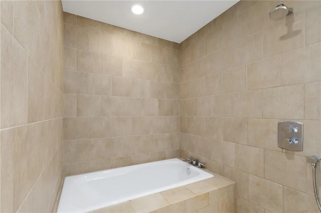 3325 Piedmont Road Ne Unit 2207, Atlanta, Georgia 30305, 2 Bedrooms Bedrooms, ,2 BathroomsBathrooms,Residential,For Sale,3325 Piedmont Road Ne Unit 2207,7663892