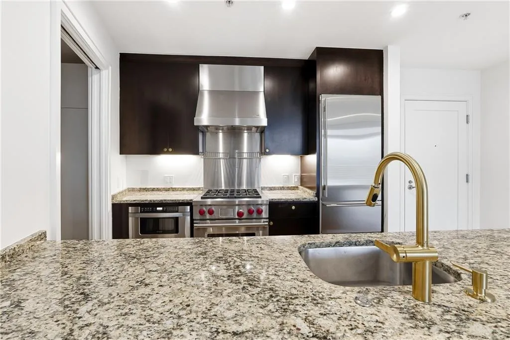 3325 Piedmont Road Ne Unit 2207, Atlanta, Georgia 30305, 2 Bedrooms Bedrooms, 0 ,2 BathroomsBathrooms,Residential,For Sale,3325 Piedmont Road Ne Unit 2207,7663892