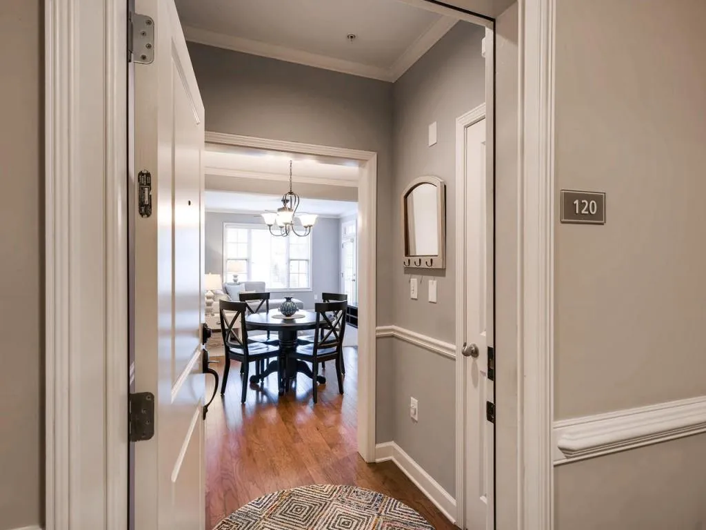 7265 Glisten Avenue Unit 120, Sandy Springs, Georgia 30328, 2 Bedrooms Bedrooms, ,2 BathroomsBathrooms,Residential,Sold,7265 Glisten Avenue Unit 120,6113679