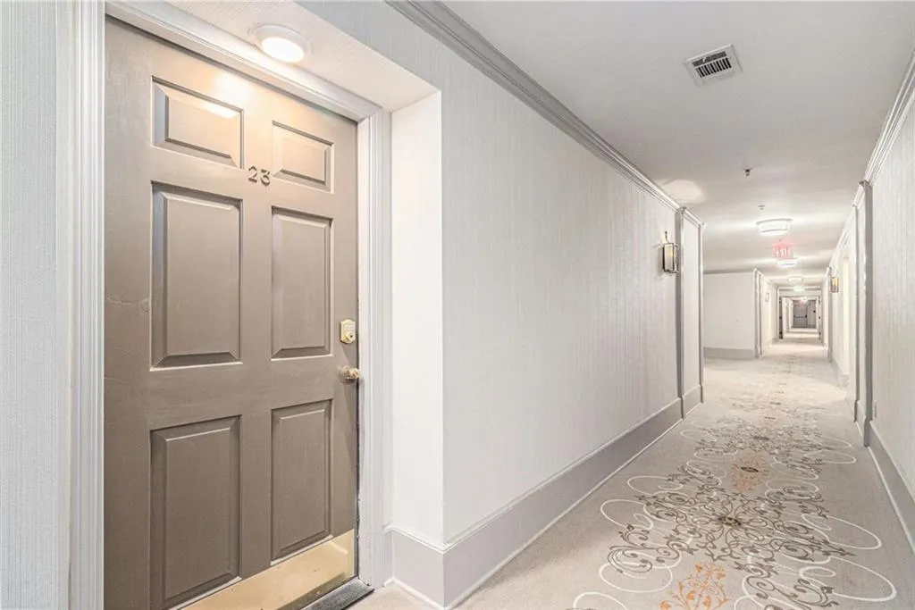 3201 Lenox Road Ne Unit 23, Atlanta, Georgia 30324, 2 Bedrooms Bedrooms, ,2 BathroomsBathrooms,Residential,For Sale,3201 Lenox Road Ne Unit 23,7595182