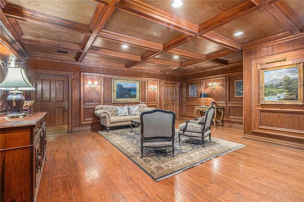 3201 Lenox Road Ne Unit 23, Atlanta, Georgia 30324, 2 Bedrooms Bedrooms, ,2 BathroomsBathrooms,Residential,For Sale,3201 Lenox Road Ne Unit 23,7595182