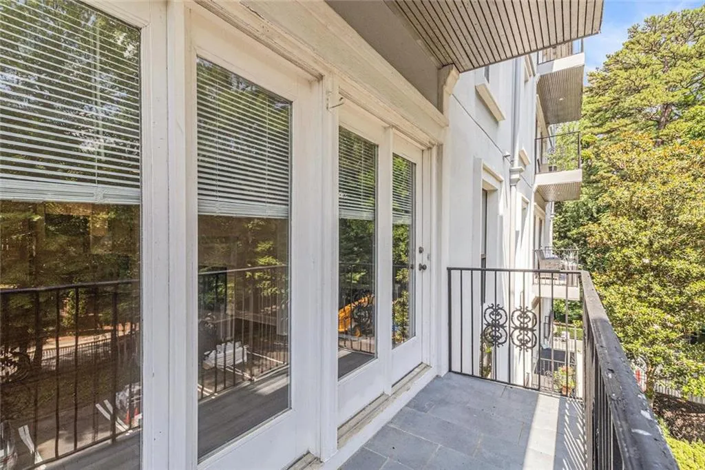 3201 Lenox Road Ne Unit 23, Atlanta, Georgia 30324, 2 Bedrooms Bedrooms, ,2 BathroomsBathrooms,Residential,For Sale,3201 Lenox Road Ne Unit 23,7595182
