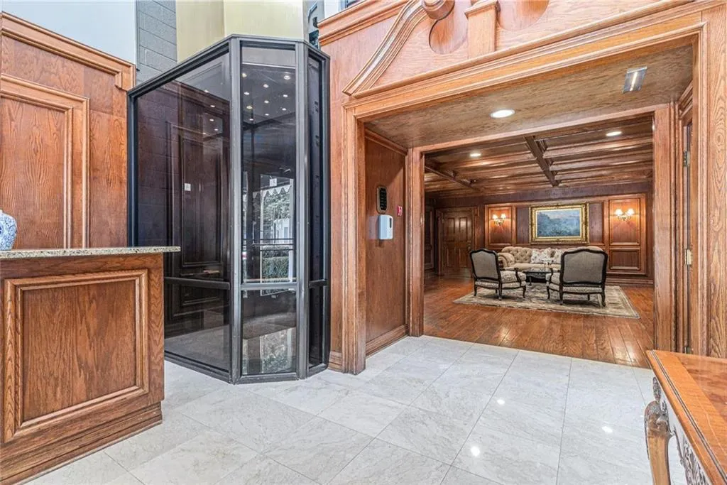3201 Lenox Road Ne Unit 23, Atlanta, Georgia 30324, 2 Bedrooms Bedrooms, ,2 BathroomsBathrooms,Residential,For Sale,3201 Lenox Road Ne Unit 23,7595182