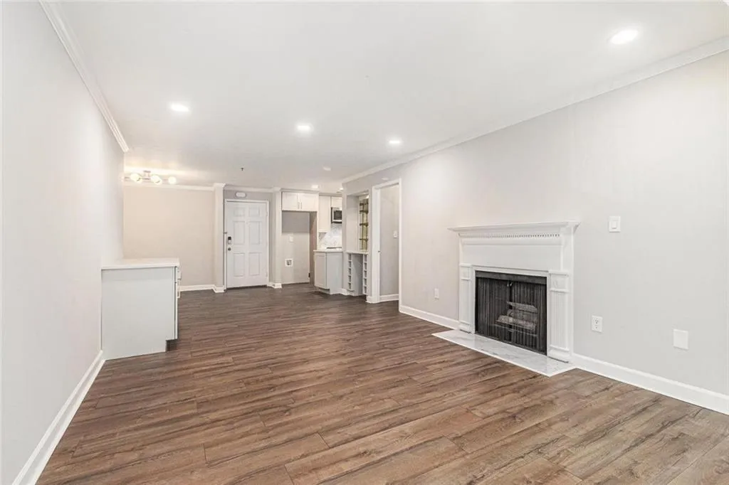 3201 Lenox Road Ne Unit 23, Atlanta, Georgia 30324, 2 Bedrooms Bedrooms, ,2 BathroomsBathrooms,Residential,For Sale,3201 Lenox Road Ne Unit 23,7595182