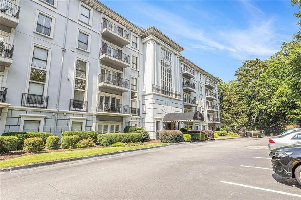 3201 Lenox Road Ne Unit 23, Atlanta, Georgia 30324, 2 Bedrooms Bedrooms, ,2 BathroomsBathrooms,Residential,For Sale,3201 Lenox Road Ne Unit 23,7595182