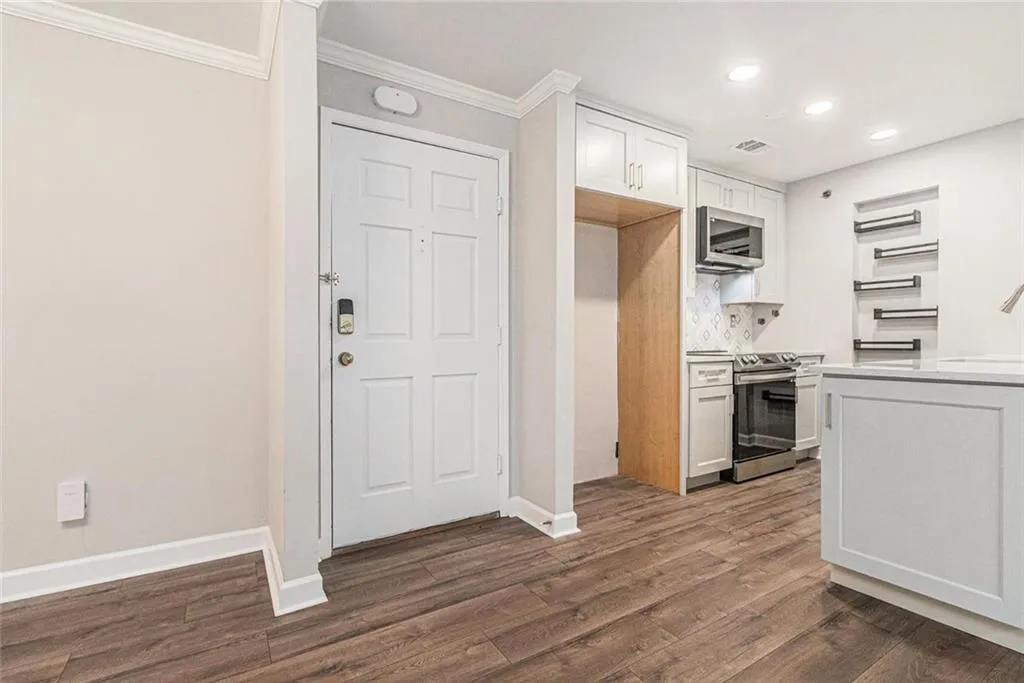 3201 Lenox Road Ne Unit 23, Atlanta, Georgia 30324, 2 Bedrooms Bedrooms, ,2 BathroomsBathrooms,Residential,For Sale,3201 Lenox Road Ne Unit 23,7595182