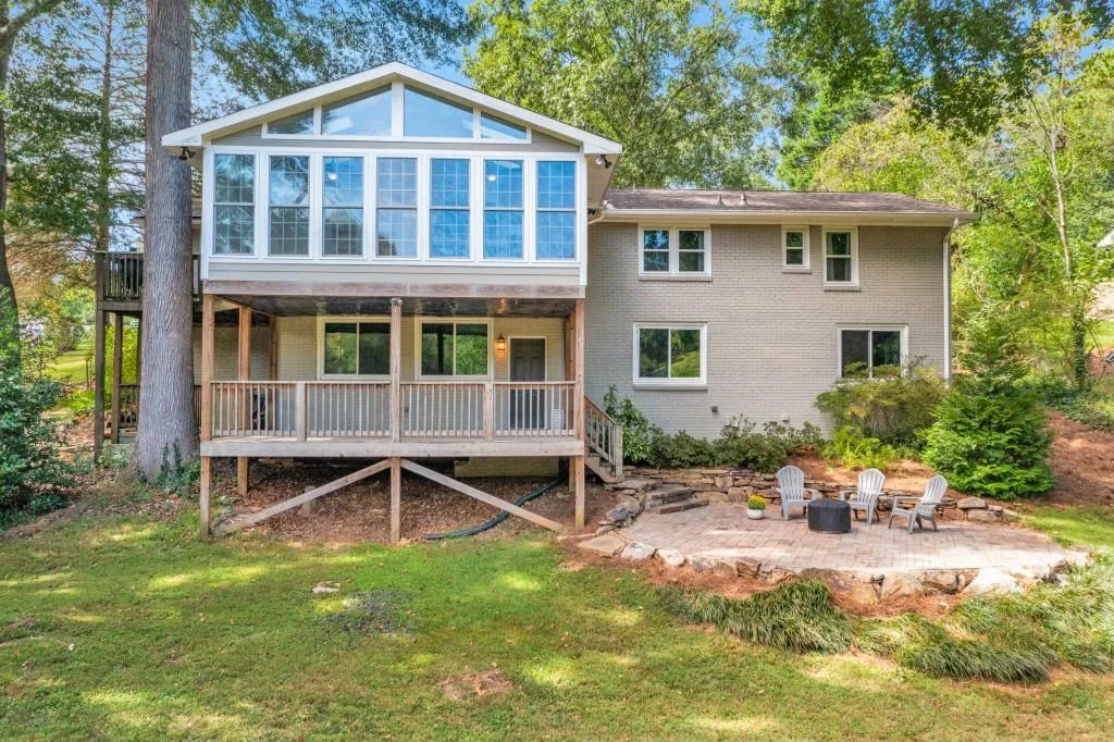 6825 Sunny Brook Lane, Atlanta, Georgia 30328, 3 Bedrooms Bedrooms, ,2 BathroomsBathrooms,Residential,For Sale,6825 Sunny Brook Lane,7670510