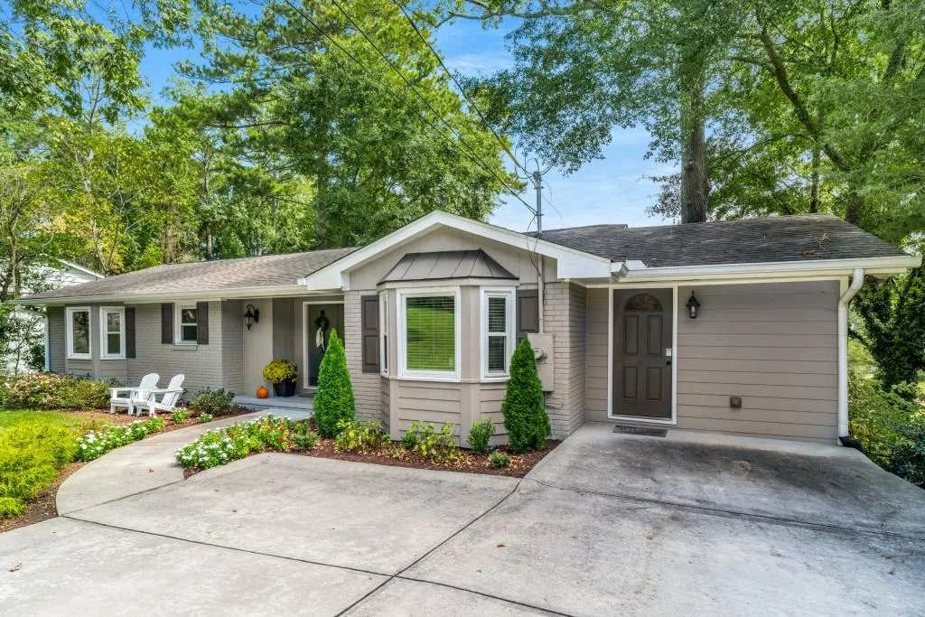6825 Sunny Brook Lane, Atlanta, Georgia 30328, 3 Bedrooms Bedrooms, ,2 BathroomsBathrooms,Residential,For Sale,6825 Sunny Brook Lane,7670510