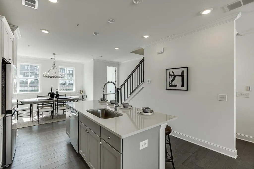 6523 Beacon Drive Unit 370, Sandy Springs, Georgia 30328, 3 Bedrooms Bedrooms, ,3 BathroomsBathrooms,Residential,Sold,6523 Beacon Drive Unit 370,6998811