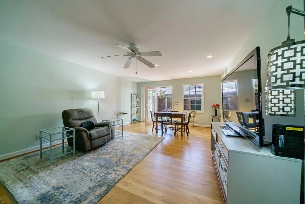 5375 Roswell Road Unit D3, Atlanta, Georgia 30342, 3 Bedrooms Bedrooms, ,2 BathroomsBathrooms,Residential,Sold,5375 Roswell Road Unit D3,7059658