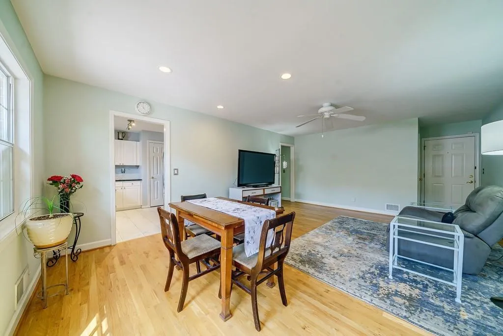 5375 Roswell Road Unit D3, Atlanta, Georgia 30342, 3 Bedrooms Bedrooms, ,2 BathroomsBathrooms,Residential,Sold,5375 Roswell Road Unit D3,7059658