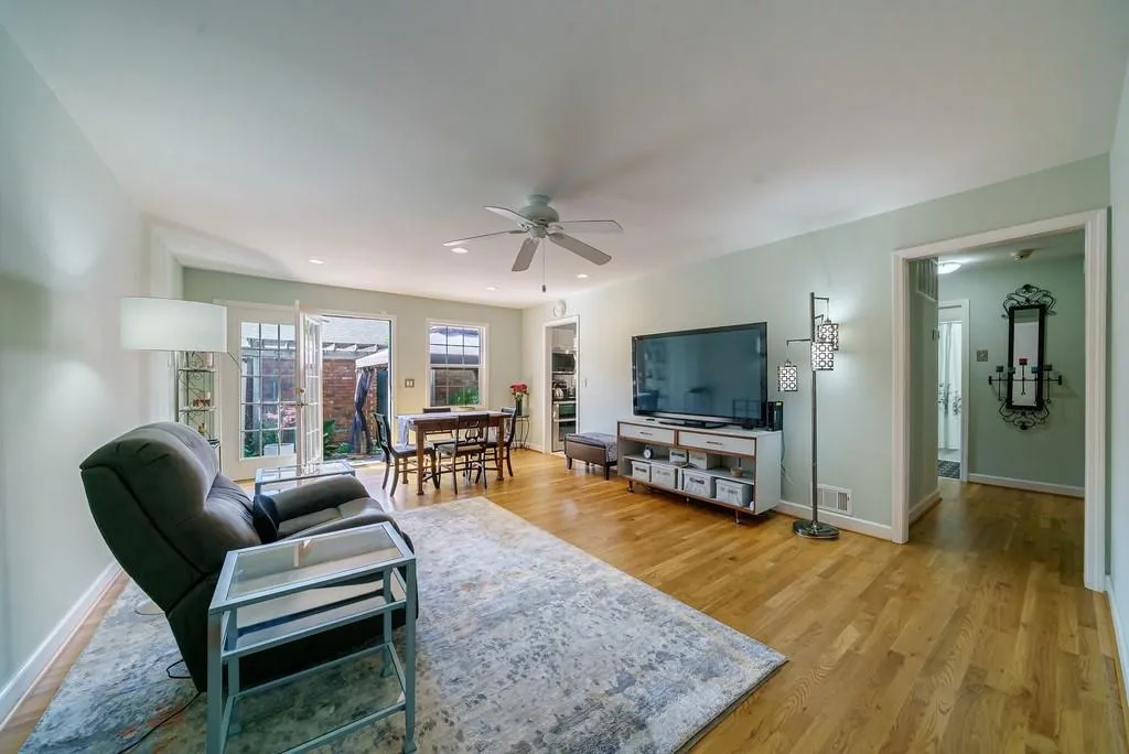 5375 Roswell Road Unit D3, Atlanta, Georgia 30342, 3 Bedrooms Bedrooms, ,2 BathroomsBathrooms,Residential,Sold,5375 Roswell Road Unit D3,7059658