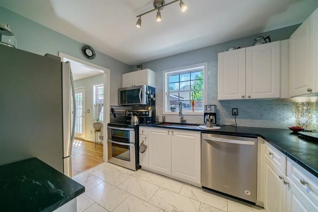 5375 Roswell Road Unit D3, Atlanta, Georgia 30342, 3 Bedrooms Bedrooms, ,2 BathroomsBathrooms,Residential,Sold,5375 Roswell Road Unit D3,7059658