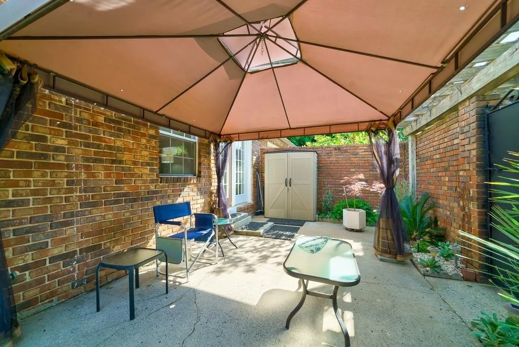 5375 Roswell Road Unit D3, Atlanta, Georgia 30342, 3 Bedrooms Bedrooms, ,2 BathroomsBathrooms,Residential,Sold,5375 Roswell Road Unit D3,7059658