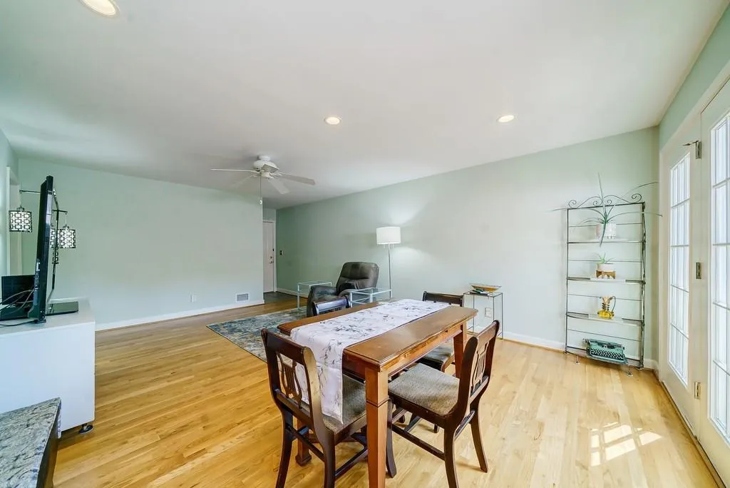 5375 Roswell Road Unit D3, Atlanta, Georgia 30342, 3 Bedrooms Bedrooms, ,2 BathroomsBathrooms,Residential,Sold,5375 Roswell Road Unit D3,7059658