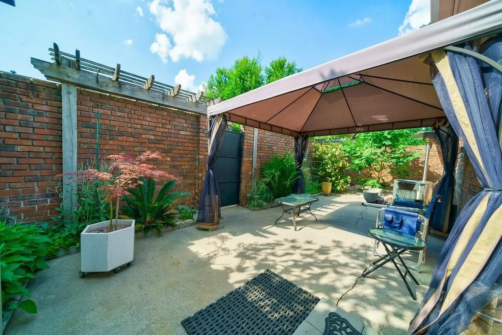 5375 Roswell Road Unit D3, Atlanta, Georgia 30342, 3 Bedrooms Bedrooms, ,2 BathroomsBathrooms,Residential,Sold,5375 Roswell Road Unit D3,7059658