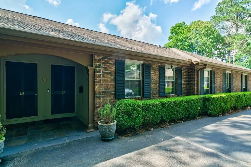 5375 Roswell Road Unit D3, Atlanta, Georgia 30342, 3 Bedrooms Bedrooms, ,2 BathroomsBathrooms,Residential,Sold,5375 Roswell Road Unit D3,7059658