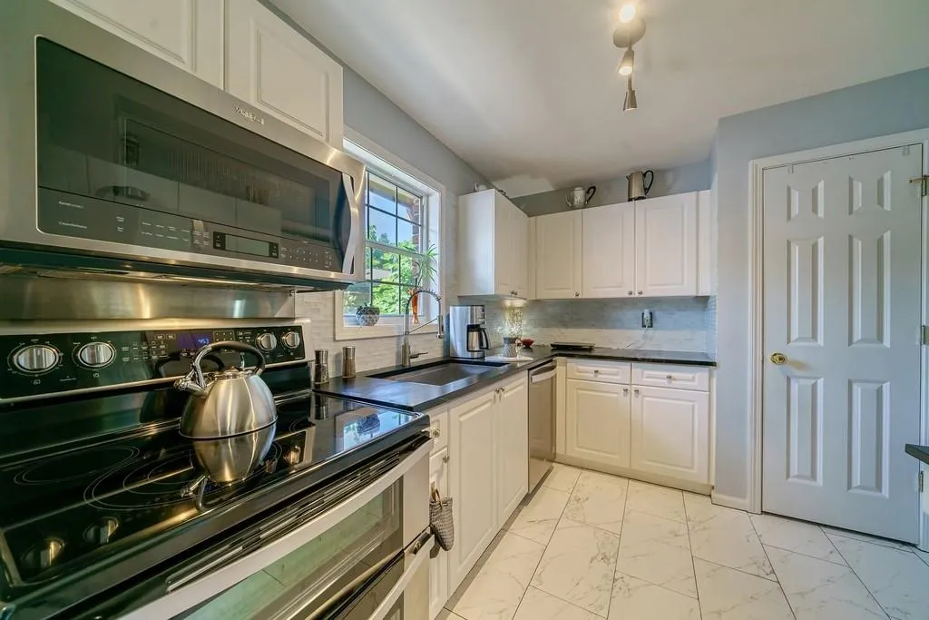 5375 Roswell Road Unit D3, Atlanta, Georgia 30342, 3 Bedrooms Bedrooms, ,2 BathroomsBathrooms,Residential,Sold,5375 Roswell Road Unit D3,7059658