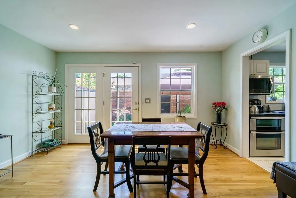 5375 Roswell Road Unit D3, Atlanta, Georgia 30342, 3 Bedrooms Bedrooms, ,2 BathroomsBathrooms,Residential,Sold,5375 Roswell Road Unit D3,7059658