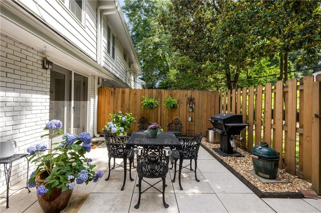 136 Peachtree Memorial Drive Nw Unit Nh2, Atlanta, Georgia 30309, 2 Bedrooms Bedrooms, ,1 BathroomBathrooms,Residential,For Sale,136 Peachtree Memorial Drive Nw Unit Nh2,7623314