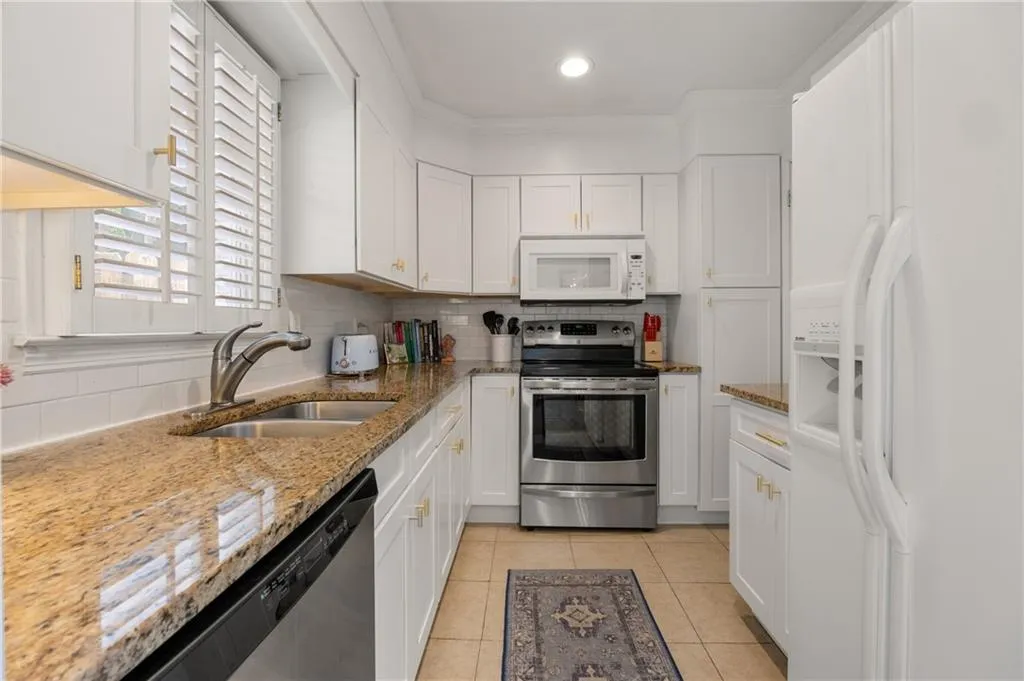 136 Peachtree Memorial Drive Nw Unit Nh2, Atlanta, Georgia 30309, 2 Bedrooms Bedrooms, ,1 BathroomBathrooms,Residential,For Sale,136 Peachtree Memorial Drive Nw Unit Nh2,7623314