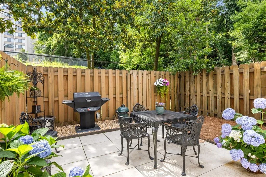 136 Peachtree Memorial Drive Nw Unit Nh2, Atlanta, Georgia 30309, 2 Bedrooms Bedrooms, ,1 BathroomBathrooms,Residential,For Sale,136 Peachtree Memorial Drive Nw Unit Nh2,7623314