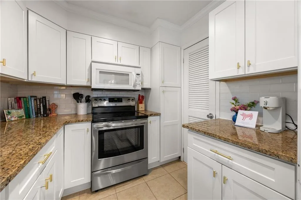 136 Peachtree Memorial Drive Nw Unit Nh2, Atlanta, Georgia 30309, 2 Bedrooms Bedrooms, ,1 BathroomBathrooms,Residential,For Sale,136 Peachtree Memorial Drive Nw Unit Nh2,7623314