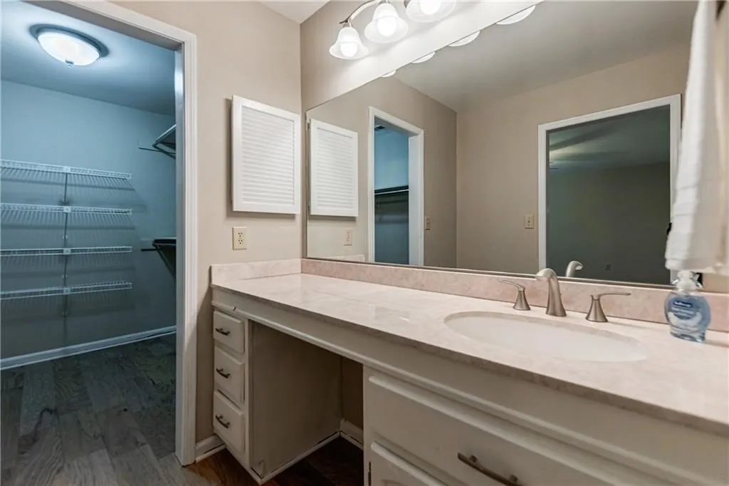 520 The North Chace, Sandy Springs, Georgia 30328, 3 Bedrooms Bedrooms, ,2 BathroomsBathrooms,Residential,Sold,520 The North Chace,6853752
