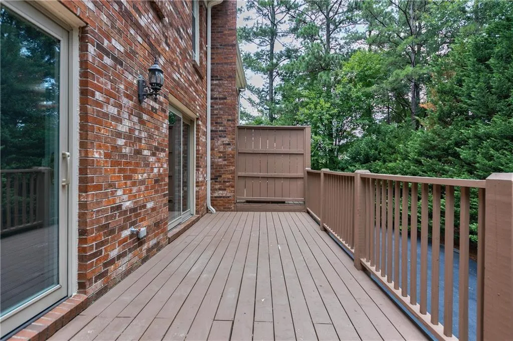 520 The North Chace, Sandy Springs, Georgia 30328, 3 Bedrooms Bedrooms, ,2 BathroomsBathrooms,Residential,Sold,520 The North Chace,6853752
