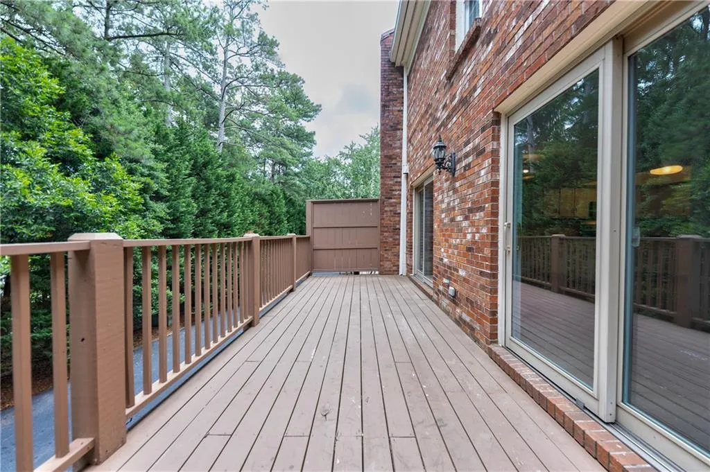 520 The North Chace, Sandy Springs, Georgia 30328, 3 Bedrooms Bedrooms, ,2 BathroomsBathrooms,Residential,Sold,520 The North Chace,6853752