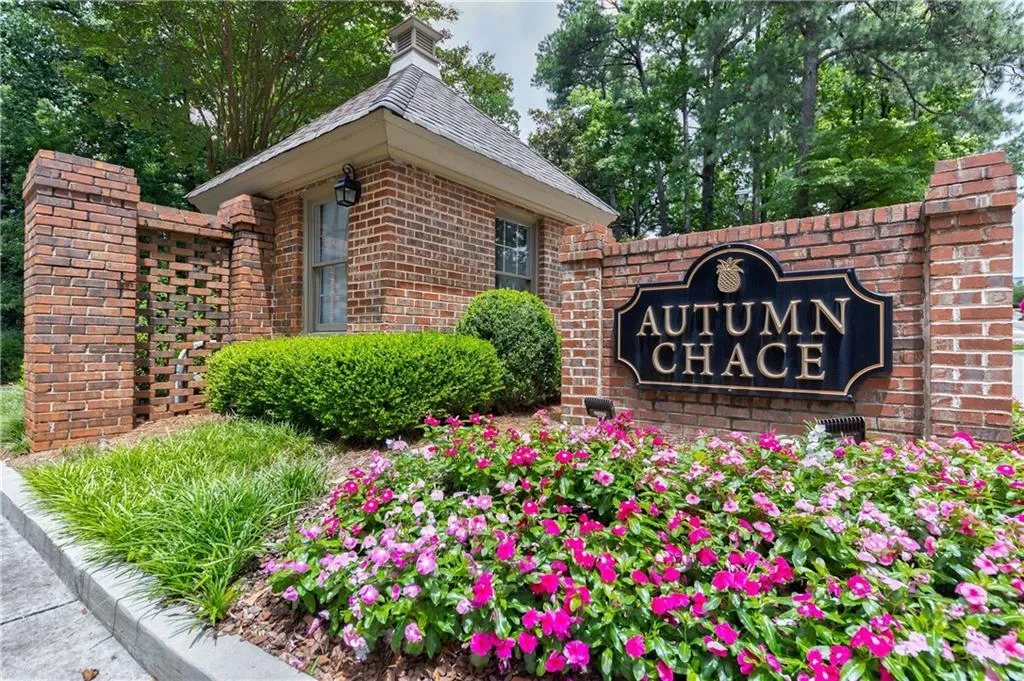 520 The North Chace, Sandy Springs, Georgia 30328, 3 Bedrooms Bedrooms, ,2 BathroomsBathrooms,Residential,Sold,520 The North Chace,6853752