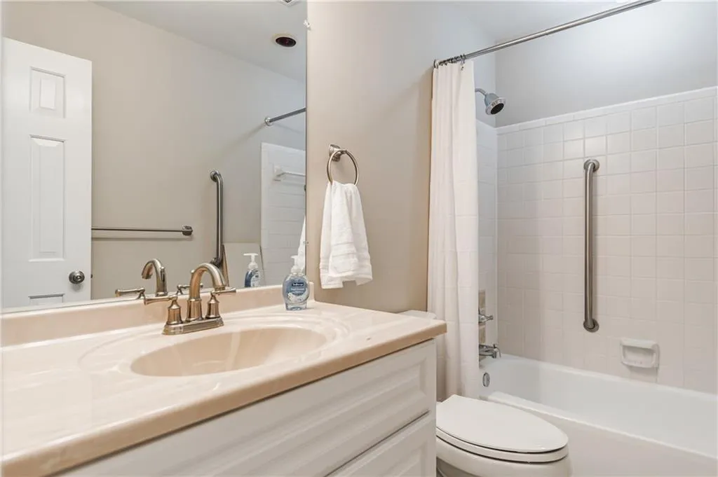 520 The North Chace, Sandy Springs, Georgia 30328, 3 Bedrooms Bedrooms, ,2 BathroomsBathrooms,Residential,Sold,520 The North Chace,6853752