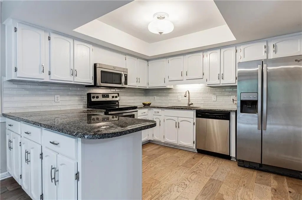 520 The North Chace, Sandy Springs, Georgia 30328, 3 Bedrooms Bedrooms, ,2 BathroomsBathrooms,Residential,Sold,520 The North Chace,6853752