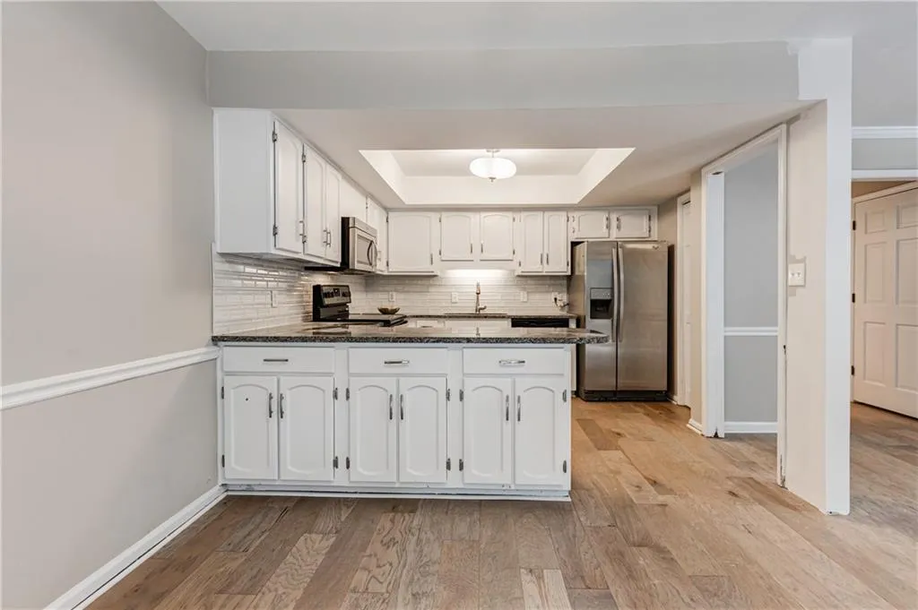 520 The North Chace, Sandy Springs, Georgia 30328, 3 Bedrooms Bedrooms, ,2 BathroomsBathrooms,Residential,Sold,520 The North Chace,6853752