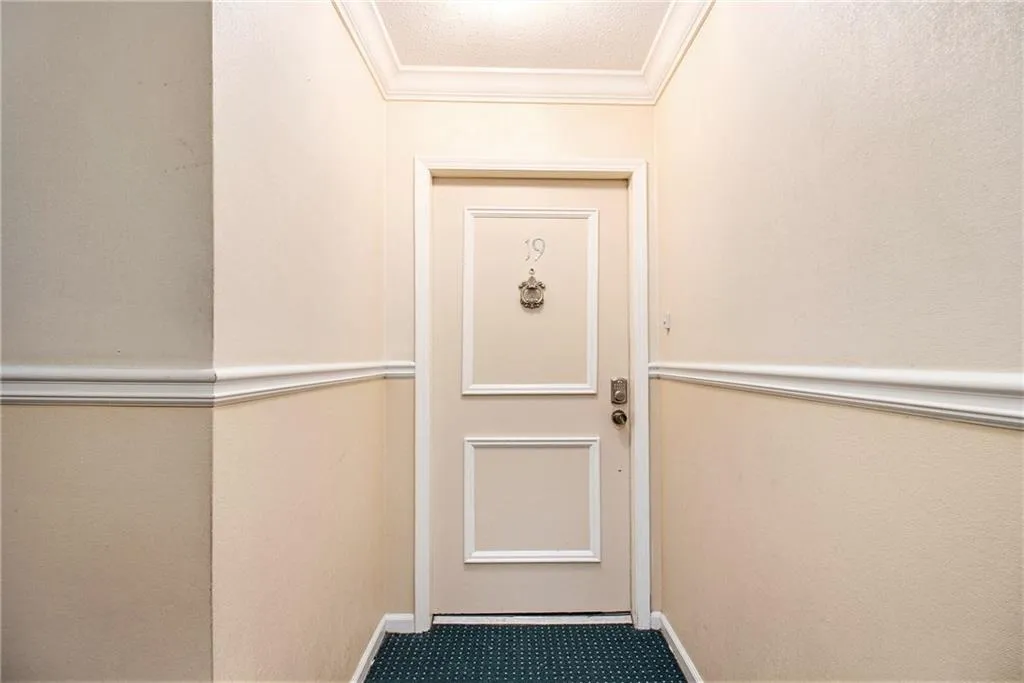 6851 Roswell Road Ne Unit M19, Sandy Springs, Georgia 30328, 4 Bedrooms Bedrooms, ,2 BathroomsBathrooms,Residential,Sold,6851 Roswell Road Ne Unit M19,7236710