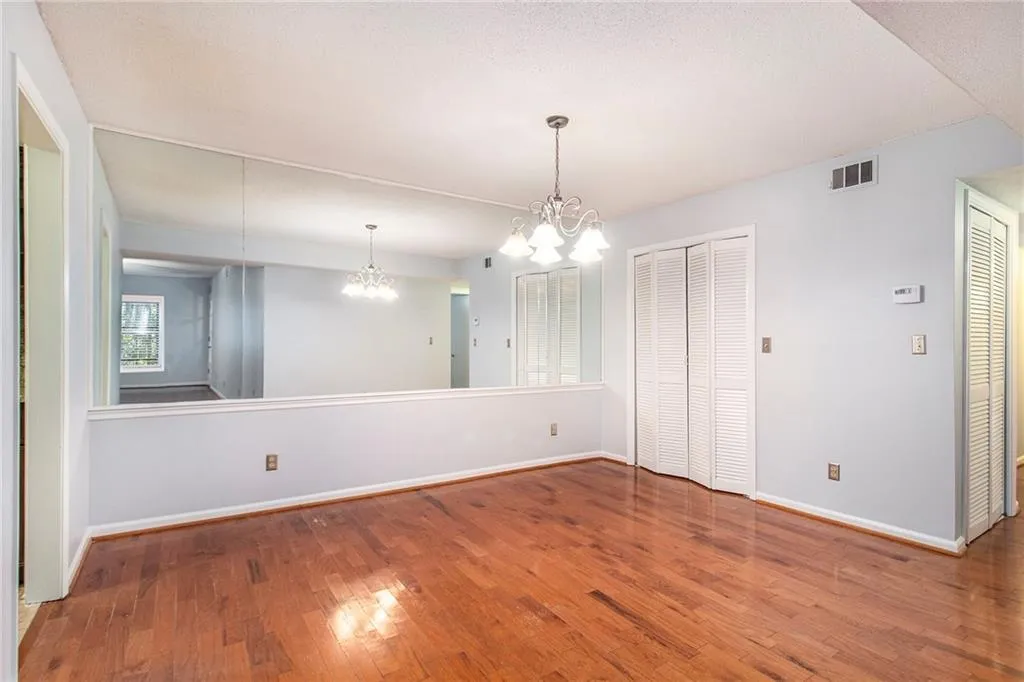 6851 Roswell Road Ne Unit M19, Sandy Springs, Georgia 30328, 4 Bedrooms Bedrooms, ,2 BathroomsBathrooms,Residential,Sold,6851 Roswell Road Ne Unit M19,7236710