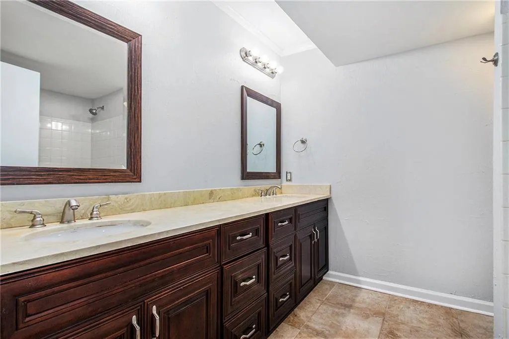 6851 Roswell Road Ne Unit M19, Sandy Springs, Georgia 30328, 4 Bedrooms Bedrooms, ,2 BathroomsBathrooms,Residential,Sold,6851 Roswell Road Ne Unit M19,7236710