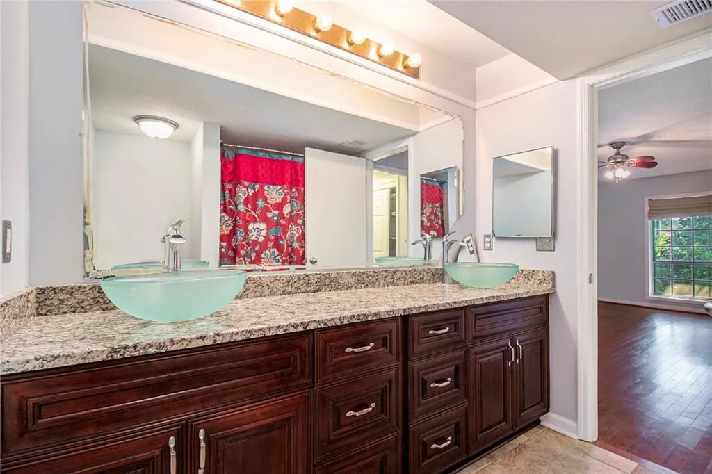 6851 Roswell Road Ne Unit M19, Sandy Springs, Georgia 30328, 4 Bedrooms Bedrooms, ,2 BathroomsBathrooms,Residential,Sold,6851 Roswell Road Ne Unit M19,7236710