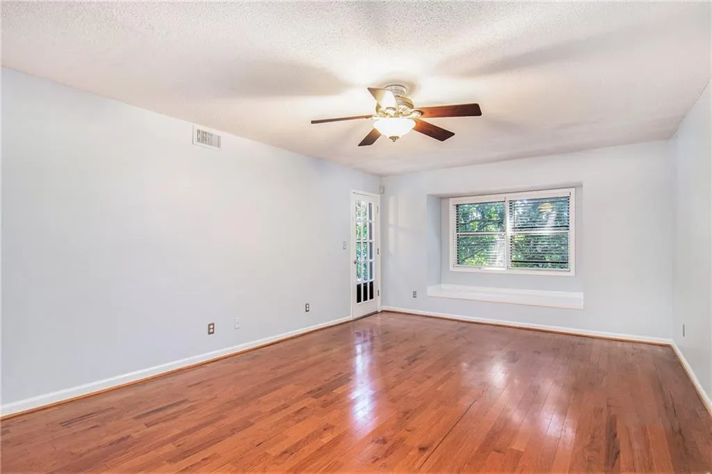 6851 Roswell Road Ne Unit M19, Sandy Springs, Georgia 30328, 4 Bedrooms Bedrooms, ,2 BathroomsBathrooms,Residential,Sold,6851 Roswell Road Ne Unit M19,7236710