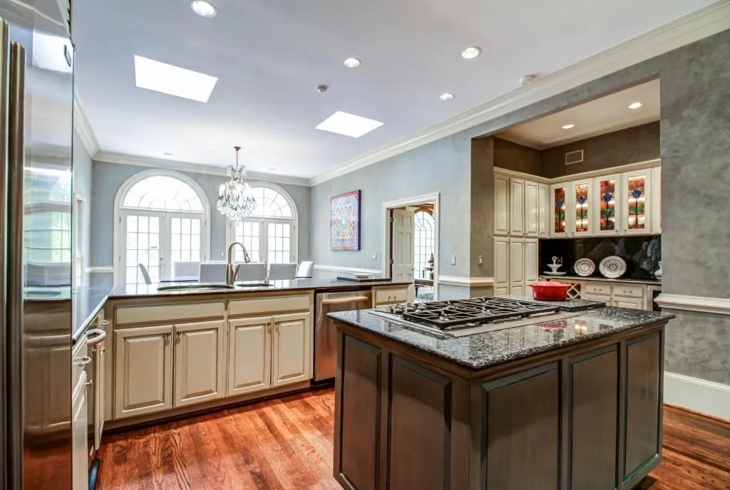 2905 Coles Way, Sandy Springs, Georgia 30350, 5 Bedrooms Bedrooms, ,4 BathroomsBathrooms,Residential,Sold,2905 Coles Way,5604325