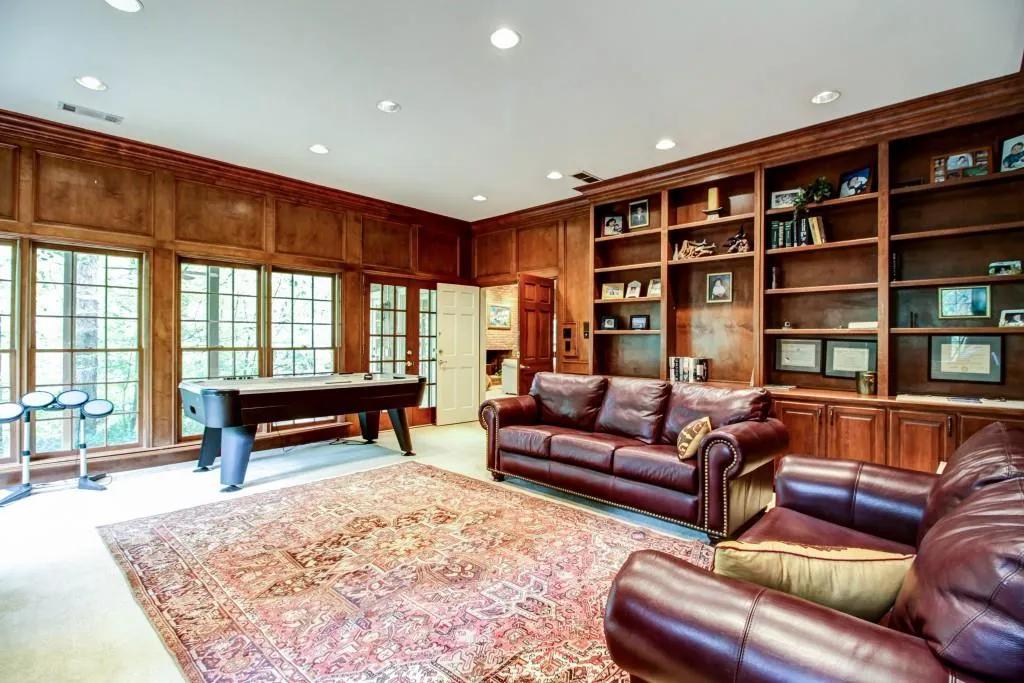2905 Coles Way, Sandy Springs, Georgia 30350, 5 Bedrooms Bedrooms, ,4 BathroomsBathrooms,Residential,Sold,2905 Coles Way,5604325